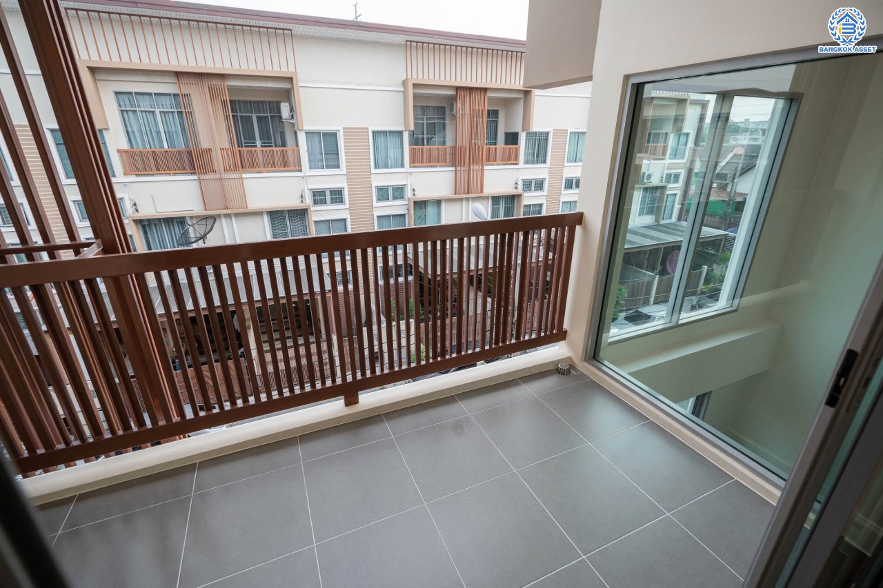 บ้านมือสองตกแต่งใหม่ ดีไซน์สวย โครงการ นนทรีพลัส บางกรวย เนื้อที่ 20 ตร.ว. ฟังก์ชัน 4 ห้องนอน 3 ห้องน้ำ จอดรถได้ 1 คัน รองรับทุกกิจกรรม บนทำเลเชื่อมต่อหลายเส้นทาง ใกล้จุดขึ้นทางด่วน "ประจิมรัถยา" และรถไฟฟ้าสายสีแดง "สถานีบางบำหรุ"